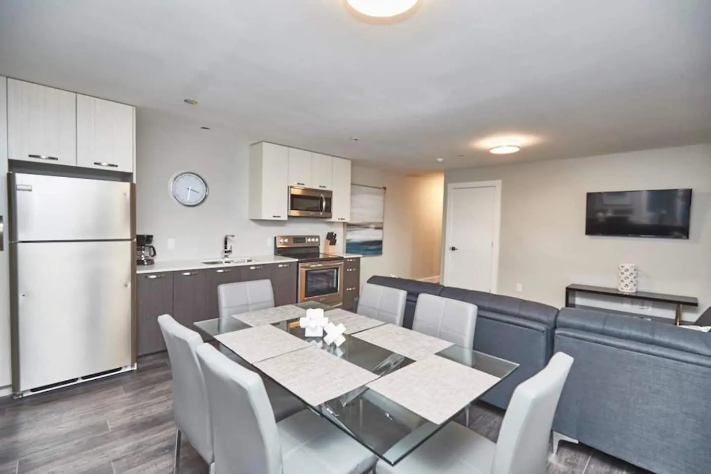 Clifton Hill Hideaway 2B -Two Bedroom Condo Niagara Falls 0*,